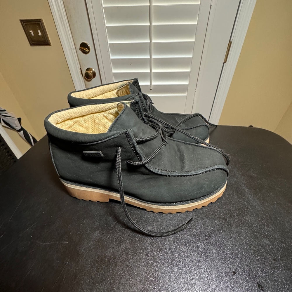 Buffalino size 8.5 black leather ankle lace up boots